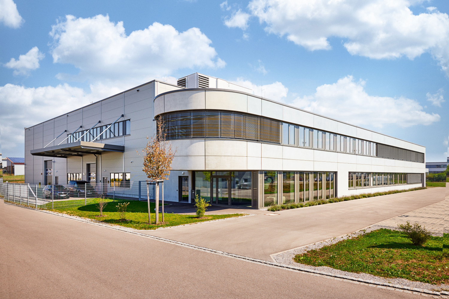 	Bürohalle mit Arbeitsbereichen im Gebäude der Venturetec Rotating System GmbH in Deutschland
